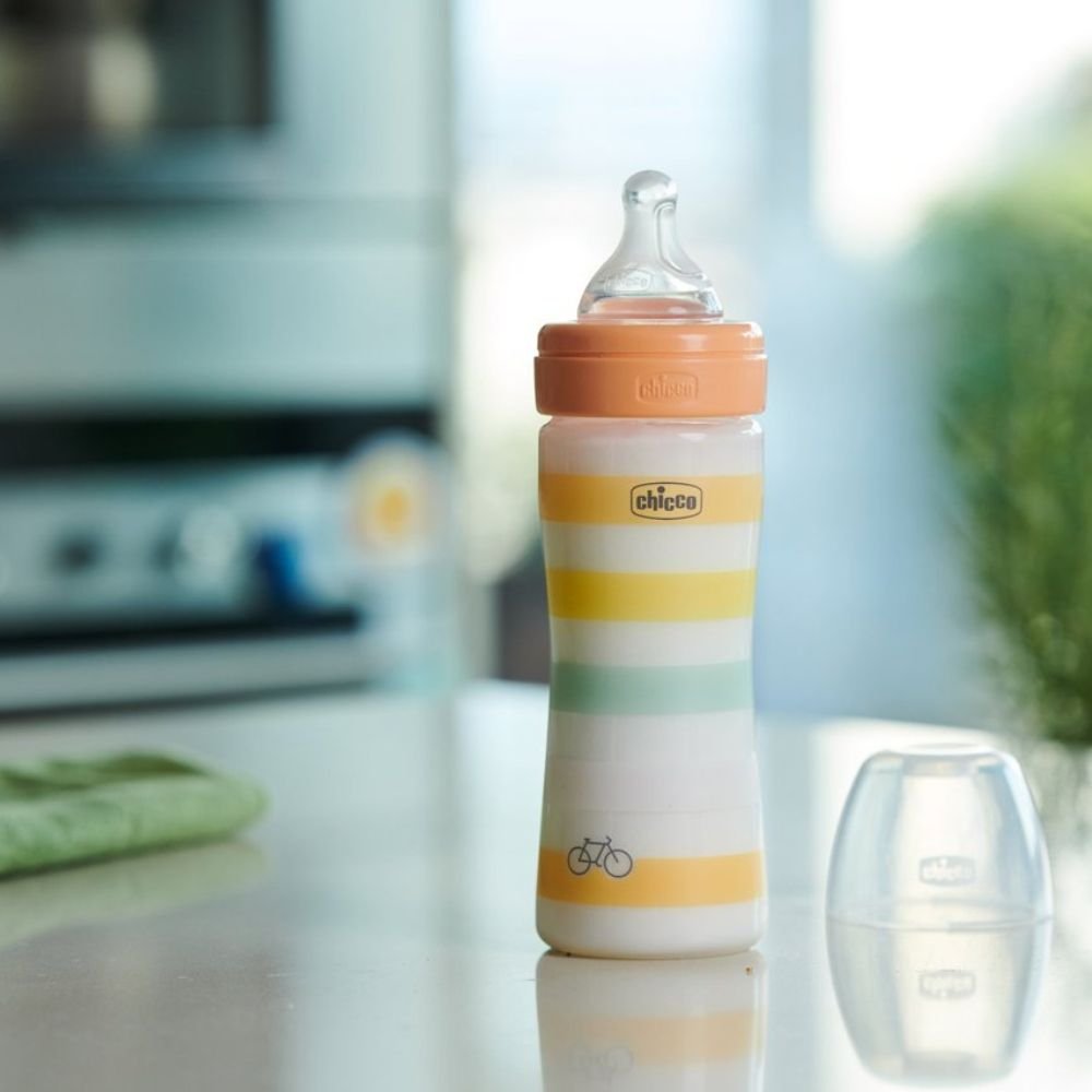 Chicco Well-Being Colors Baby Bottle - 250ml - 2m+ (Medium Flow)
